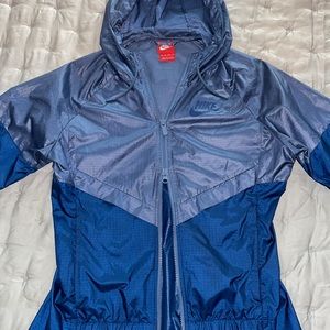 NWOT - Nike Lightweight Hooded Windbreaker